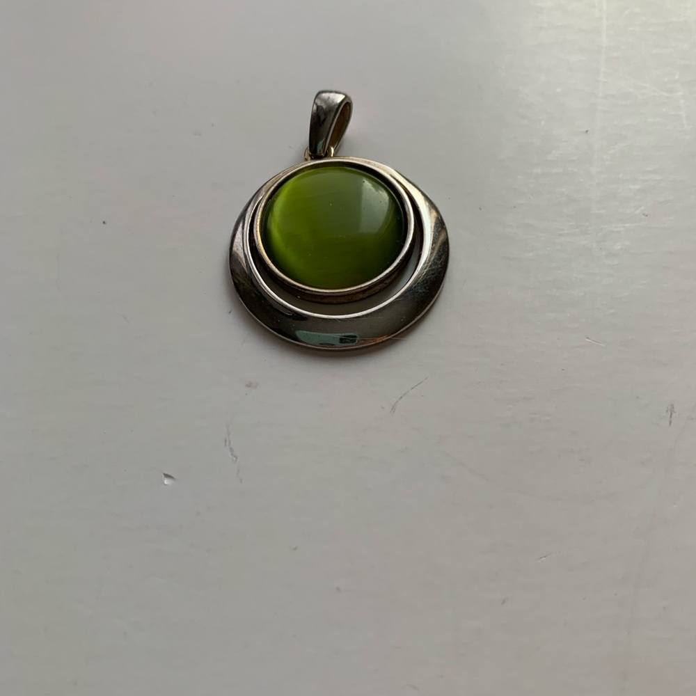 Vintage MCM Green Cat’s Eye “ Orbit” Pendant - Brushed Silver Tone - Picture 4 of 7
